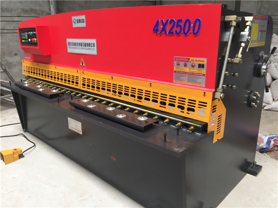 液壓擺(bǎi)式剪闆機