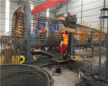 鋼(gang)筋籠滾(gun)焊機