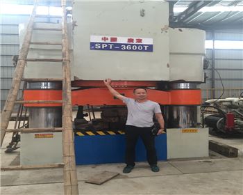 四(si)柱液壓(ya)機維修(xiū)改造